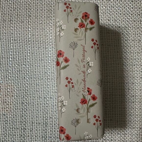 Vila Cardillium Wild Poppy Scented Soap with Oatmeal Exfoliant 1 Bar - Picture 4 of 8